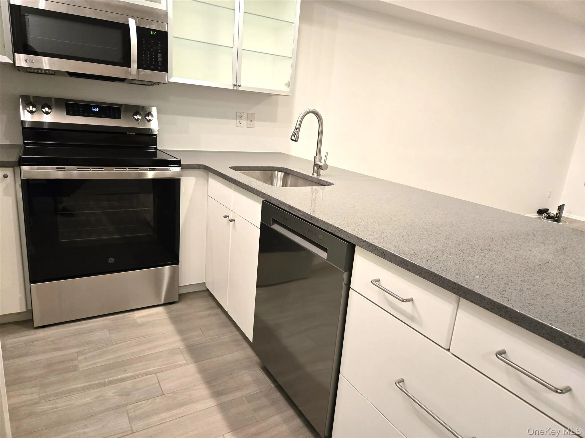 Brand new appliance & countertop Brand new appliance & countertop