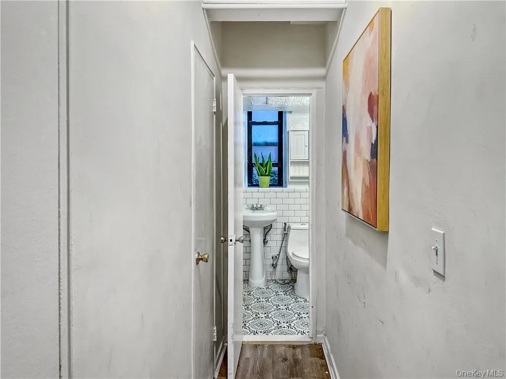 Hallway to the bathroom with 2 of the 3 very spacious closets Hallway to the bathroom with 2 of the 3 very spacious closets