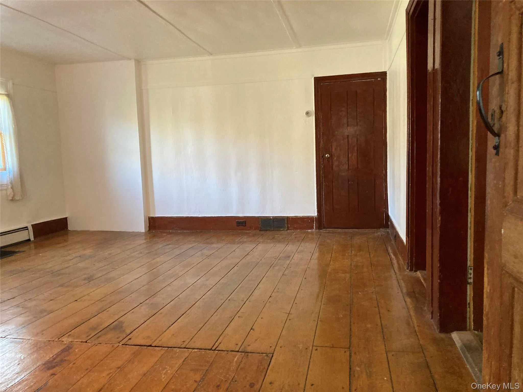 Empty room with wood-type flooring Empty room with wood-type flooring