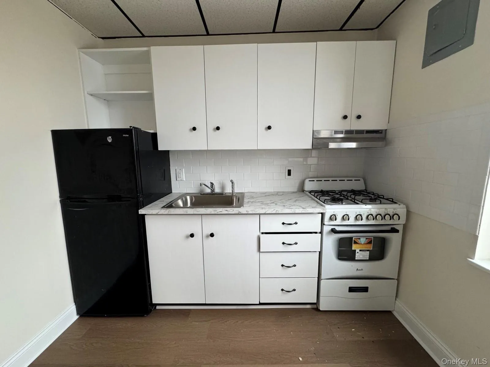 247-77 Jericho Turnpike, New York, NY, 1 Bedroom Bedrooms, 4 Rooms Rooms,1 BathroomBathrooms,Residential Lease,Idx,Jericho,0,918869 247-77 Jericho Turnpike, New York, NY, 1 Bedroom Bedrooms, 4 Rooms Rooms,1 BathroomBathrooms,Residential Lease,Idx,Jericho,0,918869