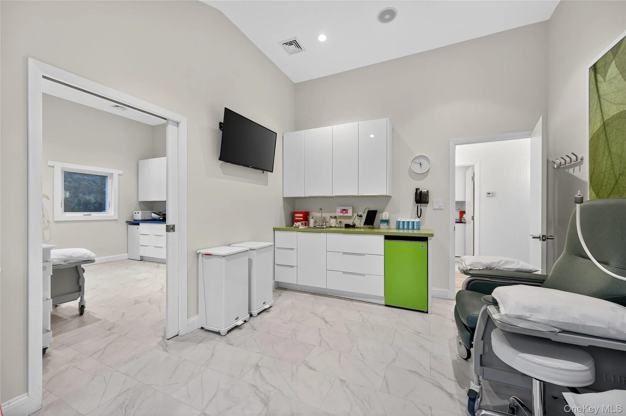 634 Park Avenue, Huntington, NY, 1 Bedroom Bedrooms, 14 Rooms Rooms,1 BathroomBathrooms,Residential,For Rent,Park,0,918907 634 Park Avenue, Huntington, NY, 1 Bedroom Bedrooms, 14 Rooms Rooms,1 BathroomBathrooms,Residential,For Rent,Park,0,918907