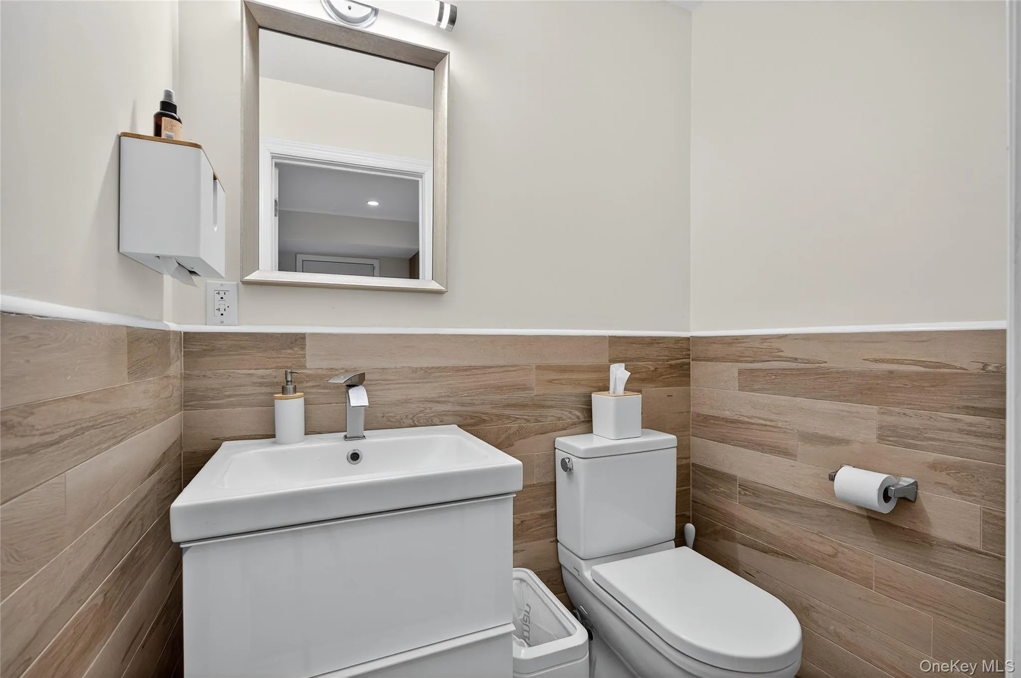 634 Park Avenue, Huntington, NY, 1 Bedroom Bedrooms, 14 Rooms Rooms,1 BathroomBathrooms,Residential,For Rent,Park,0,918907 634 Park Avenue, Huntington, NY, 1 Bedroom Bedrooms, 14 Rooms Rooms,1 BathroomBathrooms,Residential,For Rent,Park,0,918907