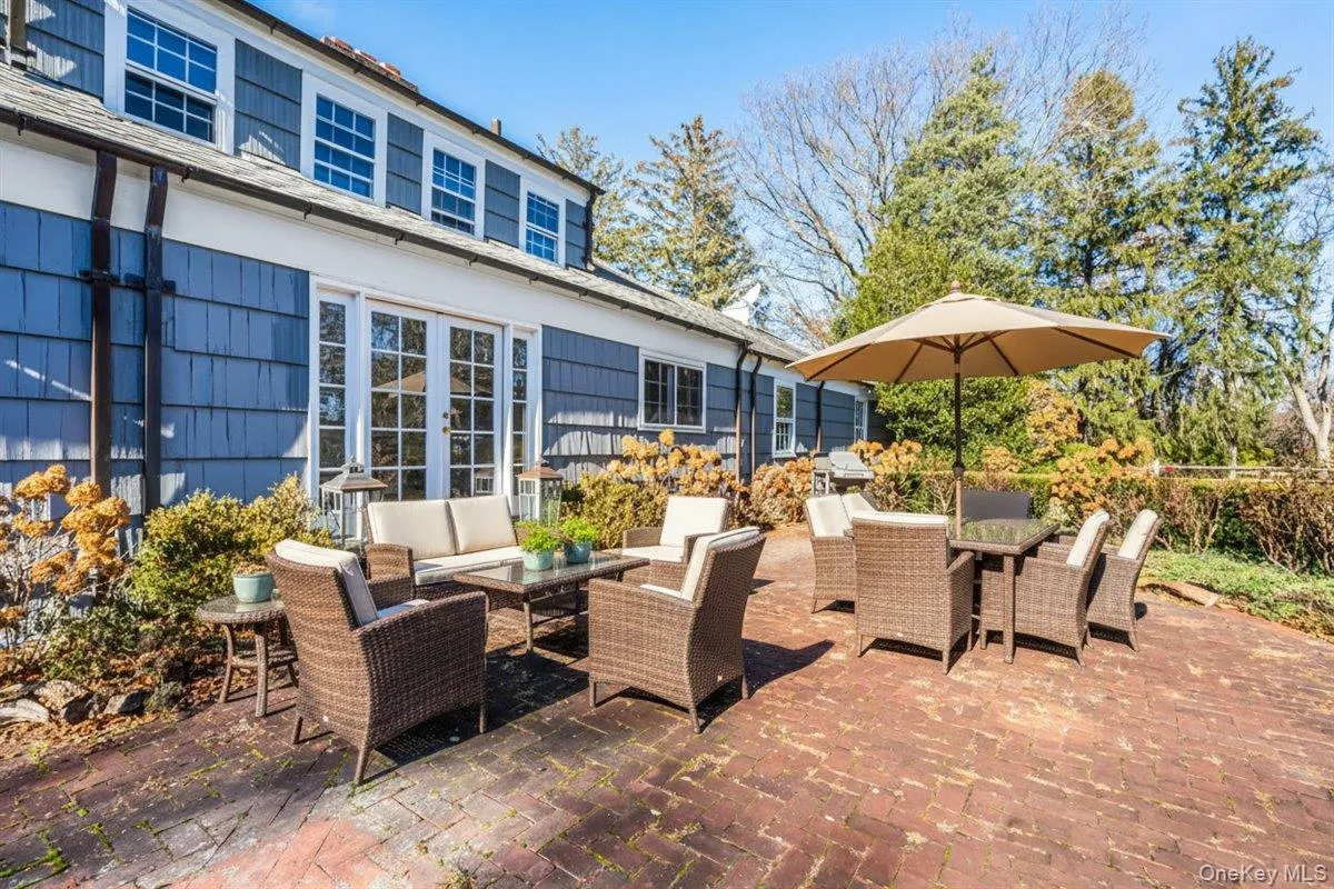 Enjoy the outdoors with Pool, Patio and wide lawn Enjoy the outdoors with Pool, Patio and wide lawn