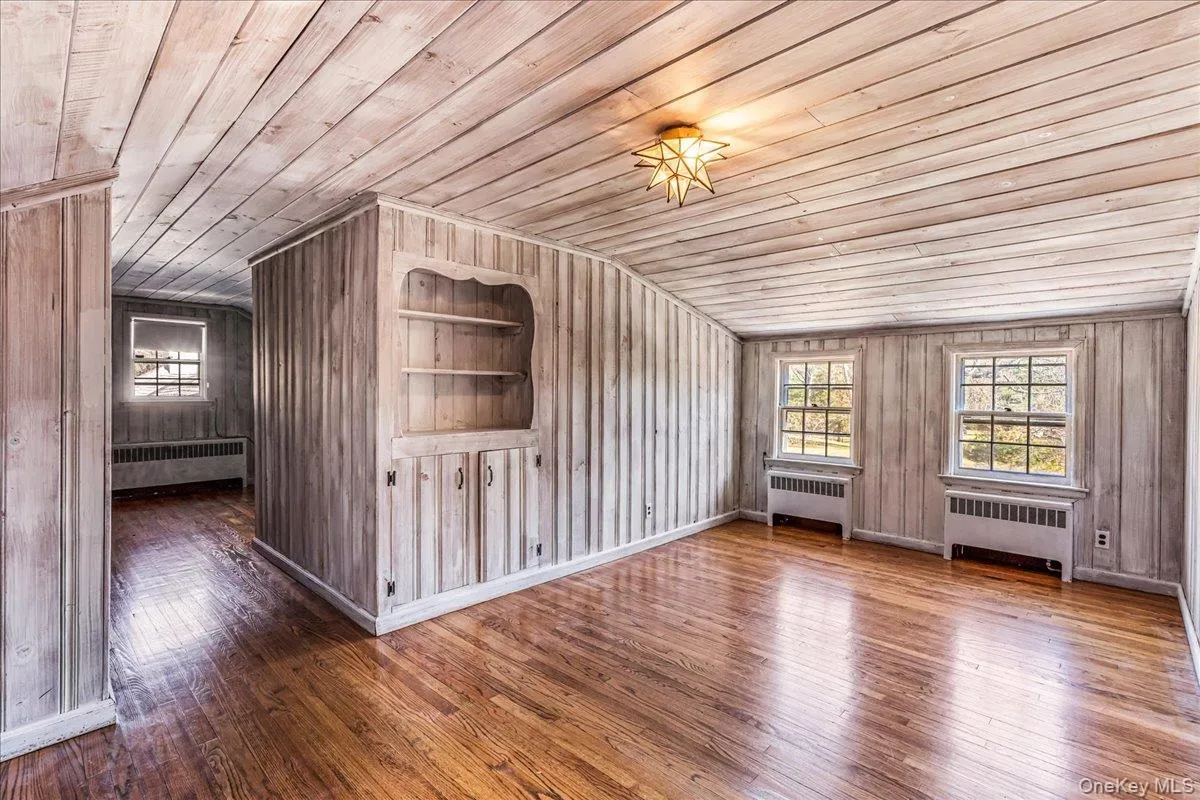 Lots of possibilities. 2 Bedrooms or Bedroom with Study Room Lots of possibilities. 2 Bedrooms or Bedroom with Study Room