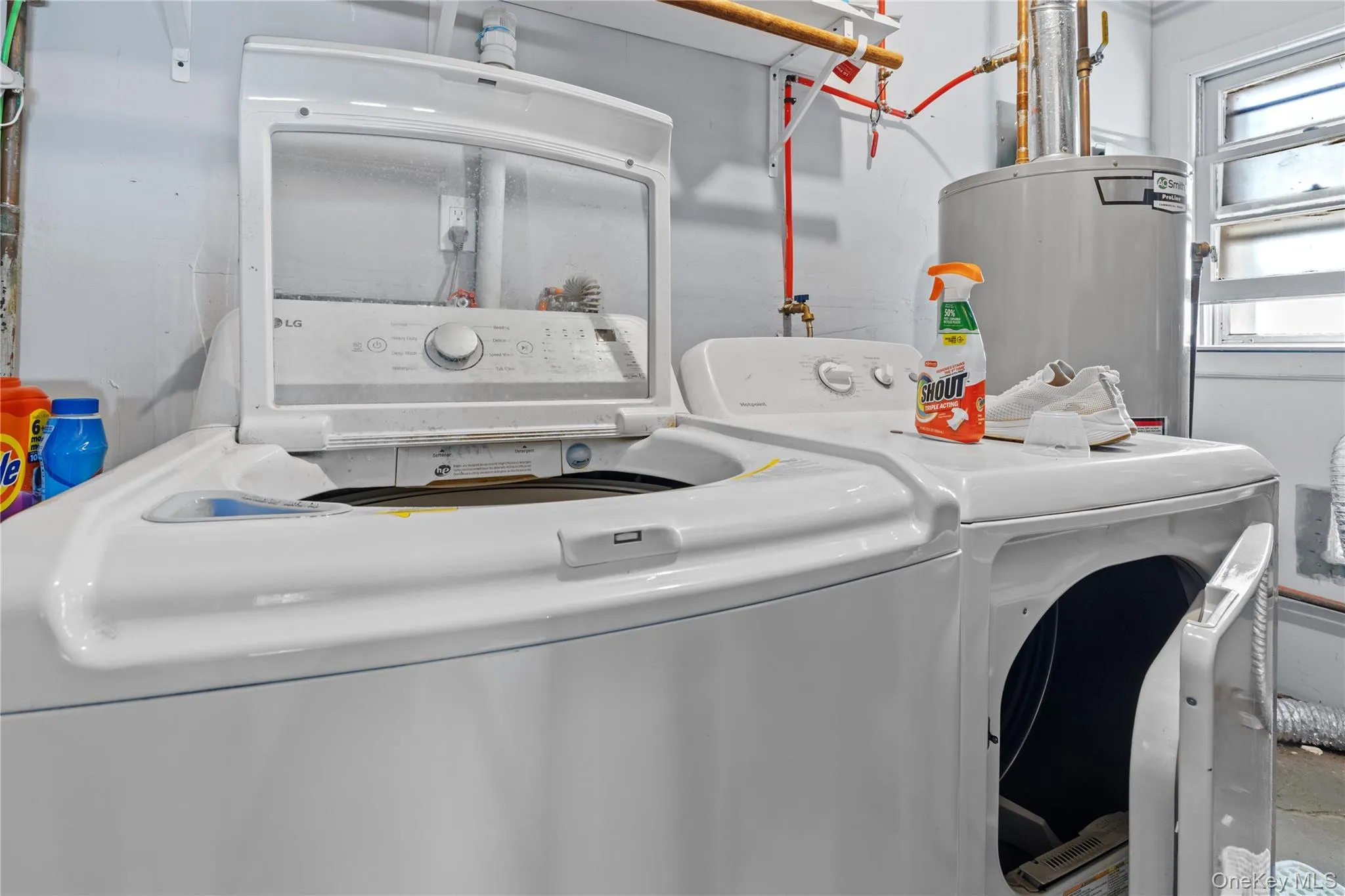 Laundry area featuring independent washer and dryer and water heater Laundry area featuring independent washer and dryer and water heater