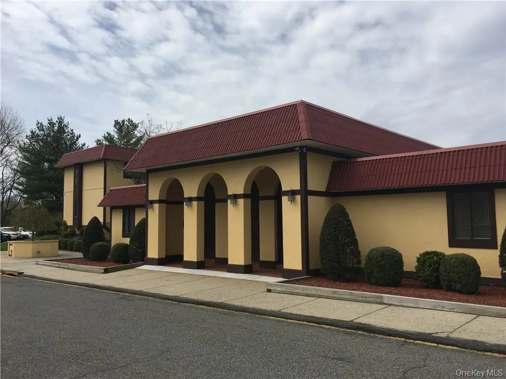 Clubhouse in Front Clubhouse in Front