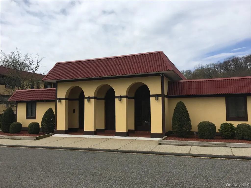 Clubhouse in Front Clubhouse in Front