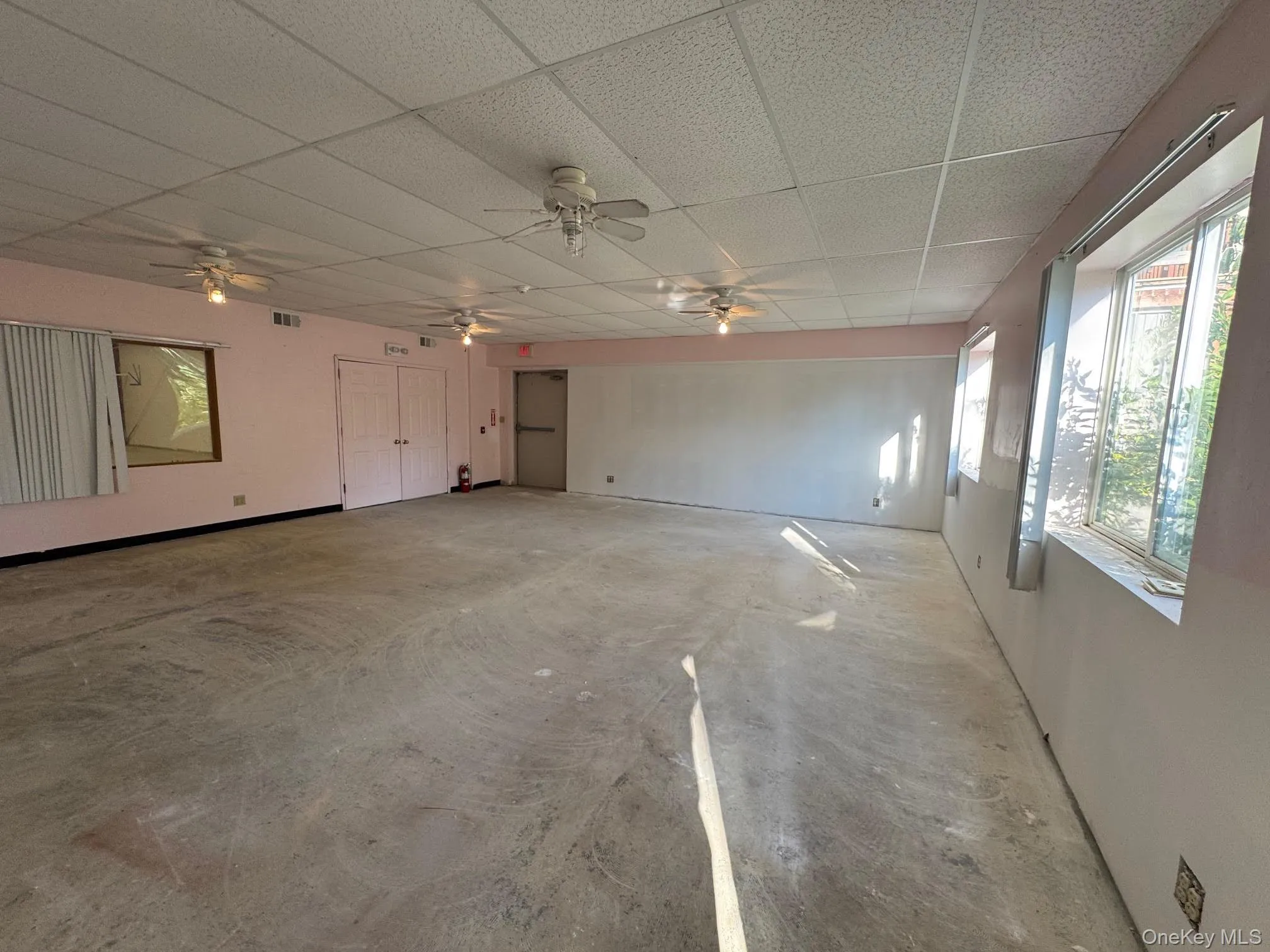 Space can be used as needed: Office, storage, workshop... Space can be used as needed: Office, storage, workshop...