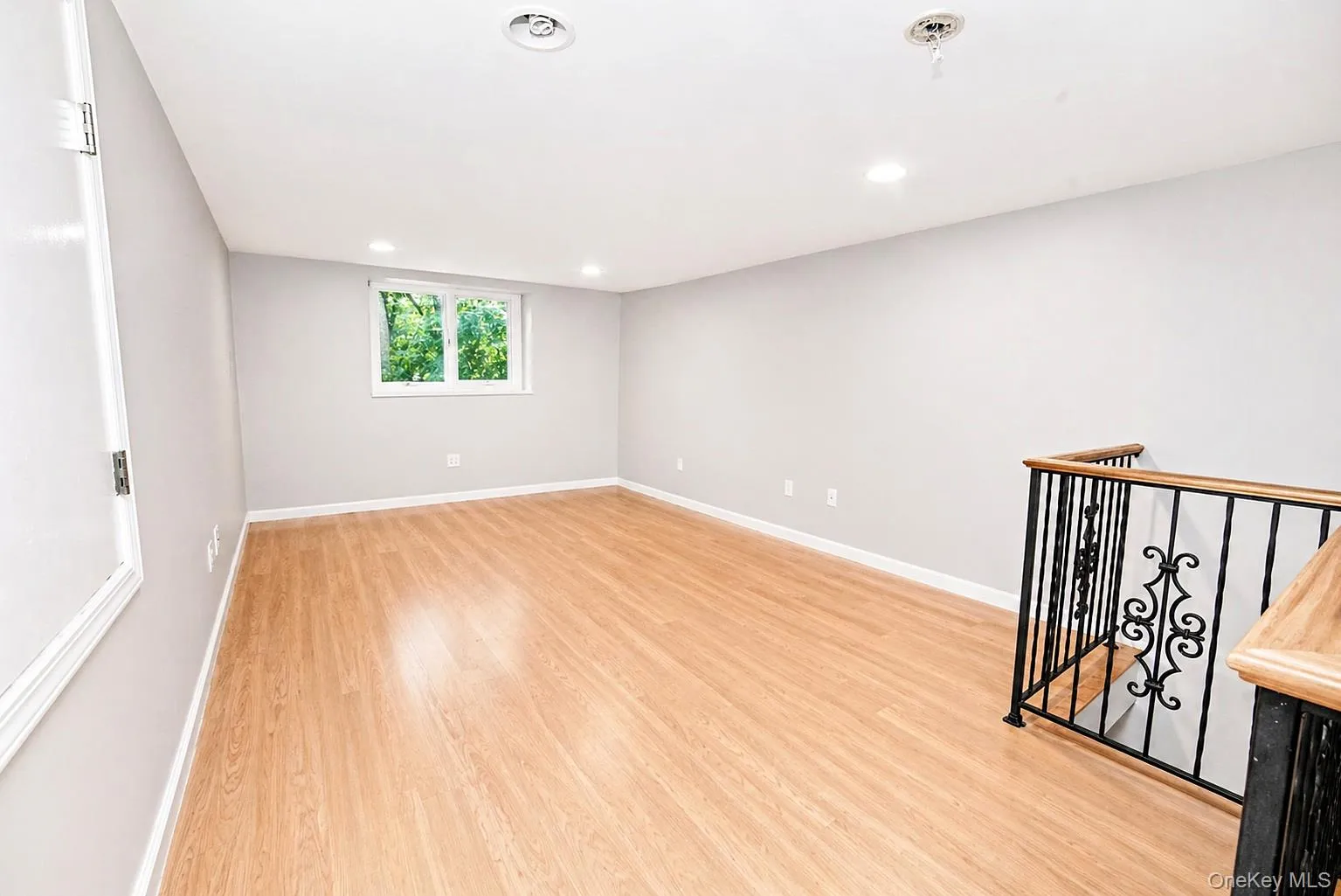 704 Short Beach Road, Smithtown, NY, 4 Bedrooms Bedrooms, 8 Rooms Rooms,2 BathroomsBathrooms,Residential,For Rent,Short Beach,0,919240 704 Short Beach Road, Smithtown, NY, 4 Bedrooms Bedrooms, 8 Rooms Rooms,2 BathroomsBathrooms,Residential,For Rent,Short Beach,0,919240