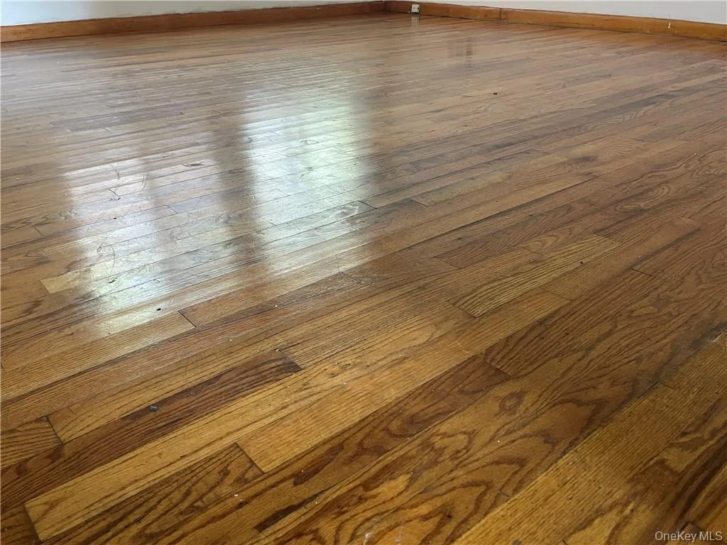 Details featuring wood-type flooring Details featuring wood-type flooring