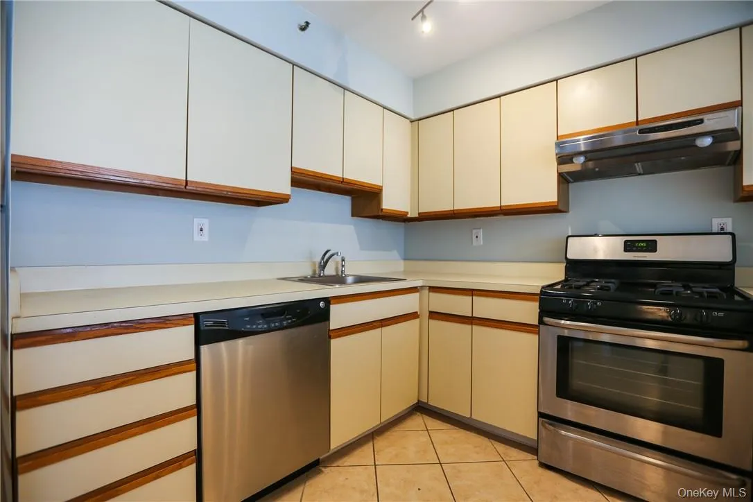 14 Nosband Avenue, White Plains, NY, 1 Bedroom Bedrooms, 3 Rooms Rooms,1 BathroomBathrooms,Residential Lease,Idx,Nosband,0,920024 14 Nosband Avenue, White Plains, NY, 1 Bedroom Bedrooms, 3 Rooms Rooms,1 BathroomBathrooms,Residential Lease,Idx,Nosband,0,920024
