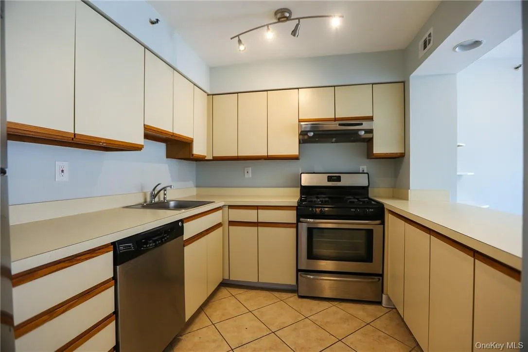 14 Nosband Avenue, White Plains, NY, 1 Bedroom Bedrooms, 3 Rooms Rooms,1 BathroomBathrooms,Residential Lease,Idx,Nosband,0,920024 14 Nosband Avenue, White Plains, NY, 1 Bedroom Bedrooms, 3 Rooms Rooms,1 BathroomBathrooms,Residential Lease,Idx,Nosband,0,920024