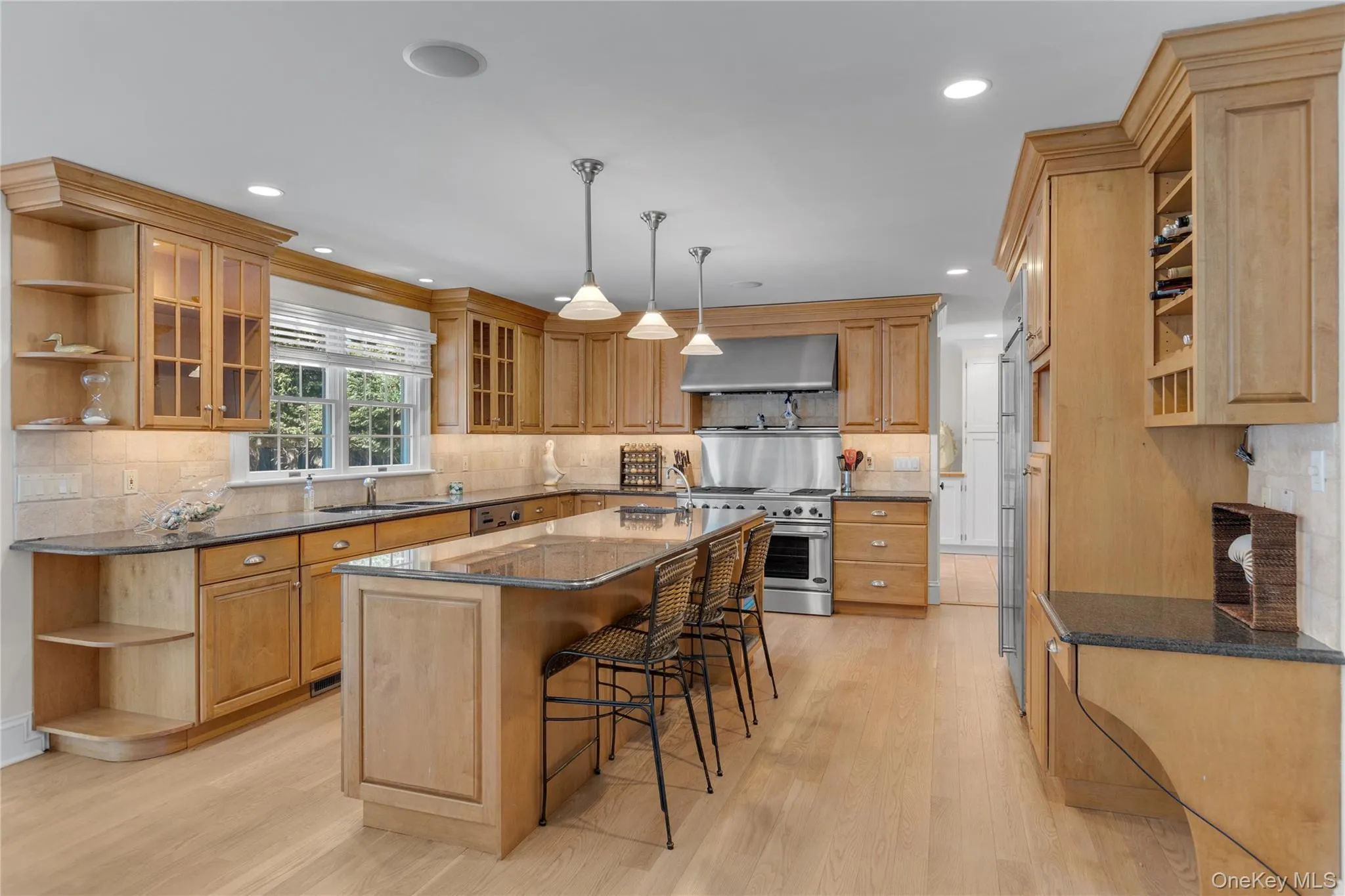 18 Landing Lane, Southampton, NY, 5 Bedrooms Bedrooms, 10 Rooms Rooms,3 BathroomsBathrooms,Residential,For Rent,Landing,0,920027 18 Landing Lane, Southampton, NY, 5 Bedrooms Bedrooms, 10 Rooms Rooms,3 BathroomsBathrooms,Residential,For Rent,Landing,0,920027