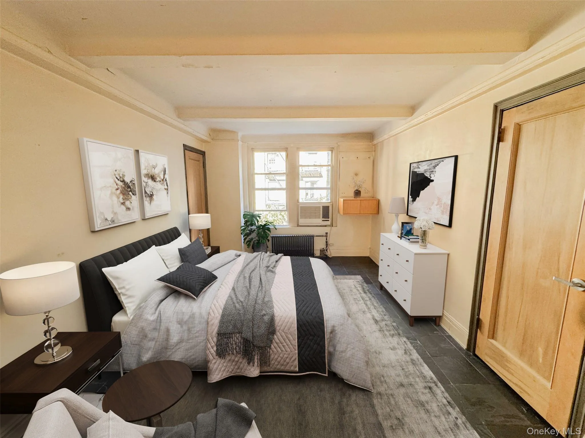 Bedroom with beam ceiling and radiator Bedroom with beam ceiling and radiator