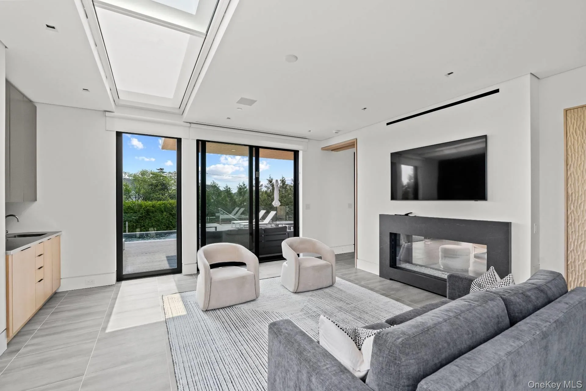 Enjoy easy indoor outdoor living! Enjoy easy indoor outdoor living!