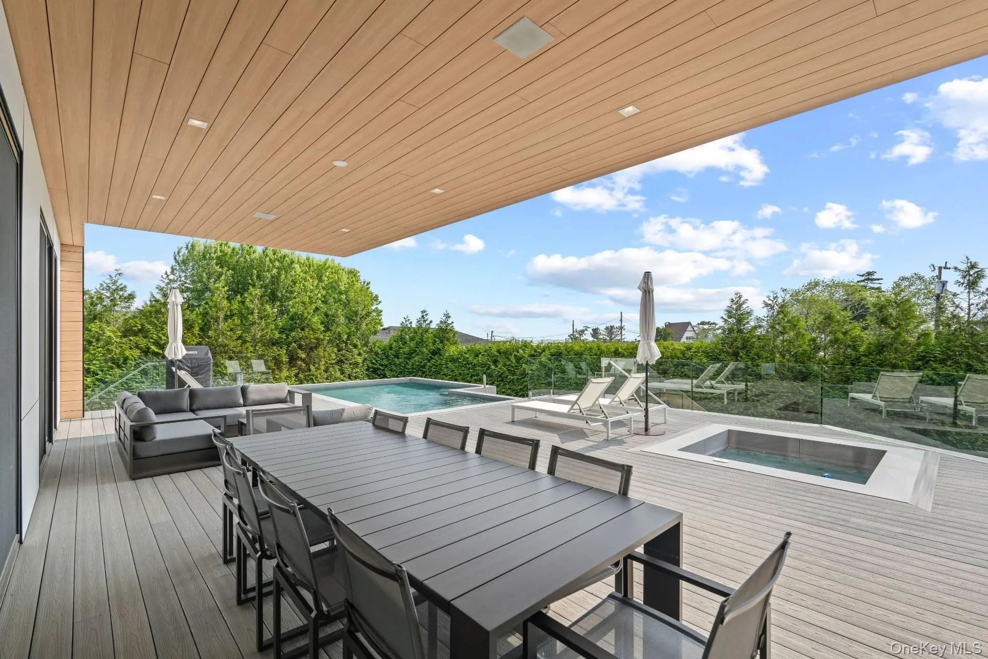 Expansive Pool side dining Expansive Pool side dining