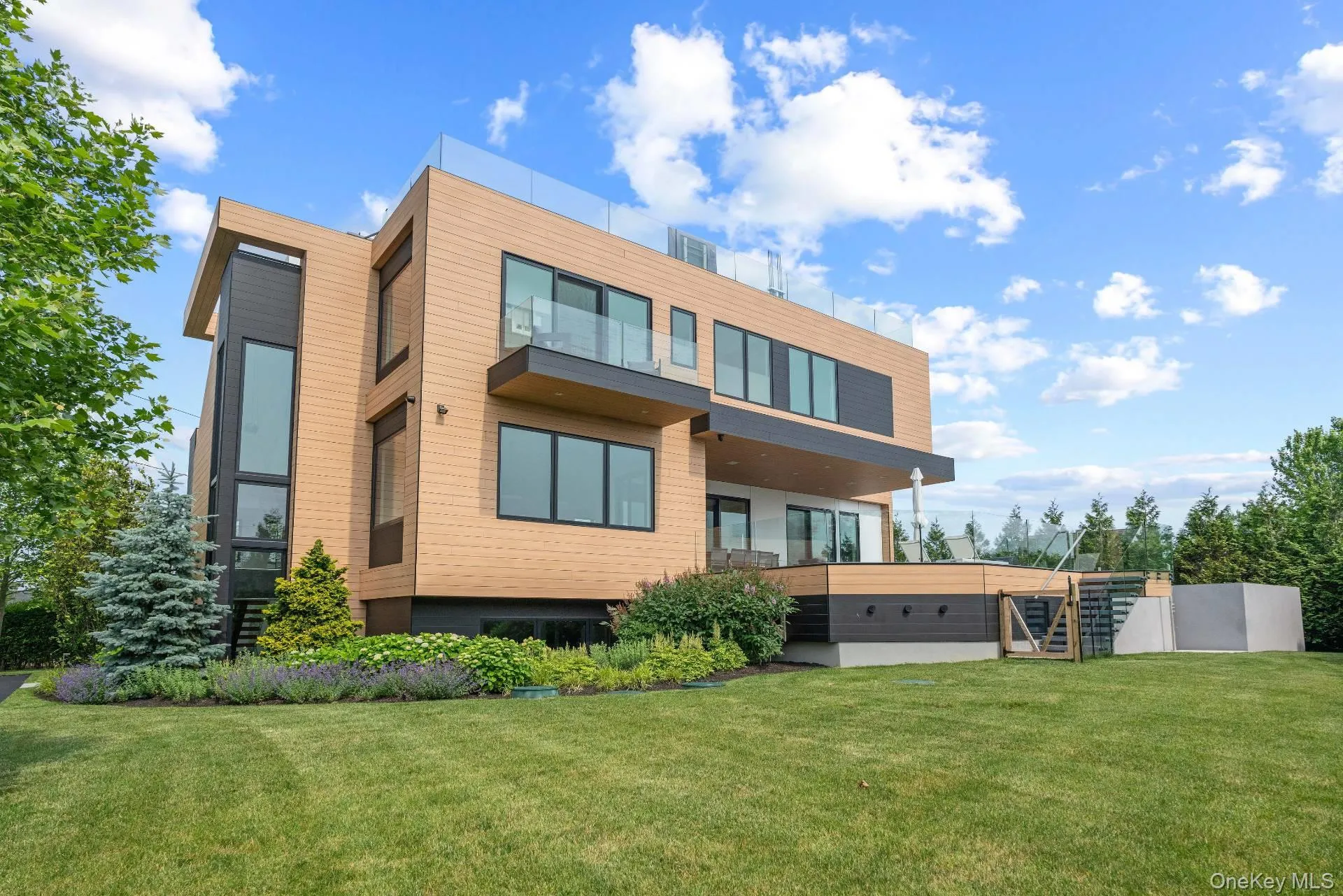 Stunning Modern w spacious yard Stunning Modern w spacious yard