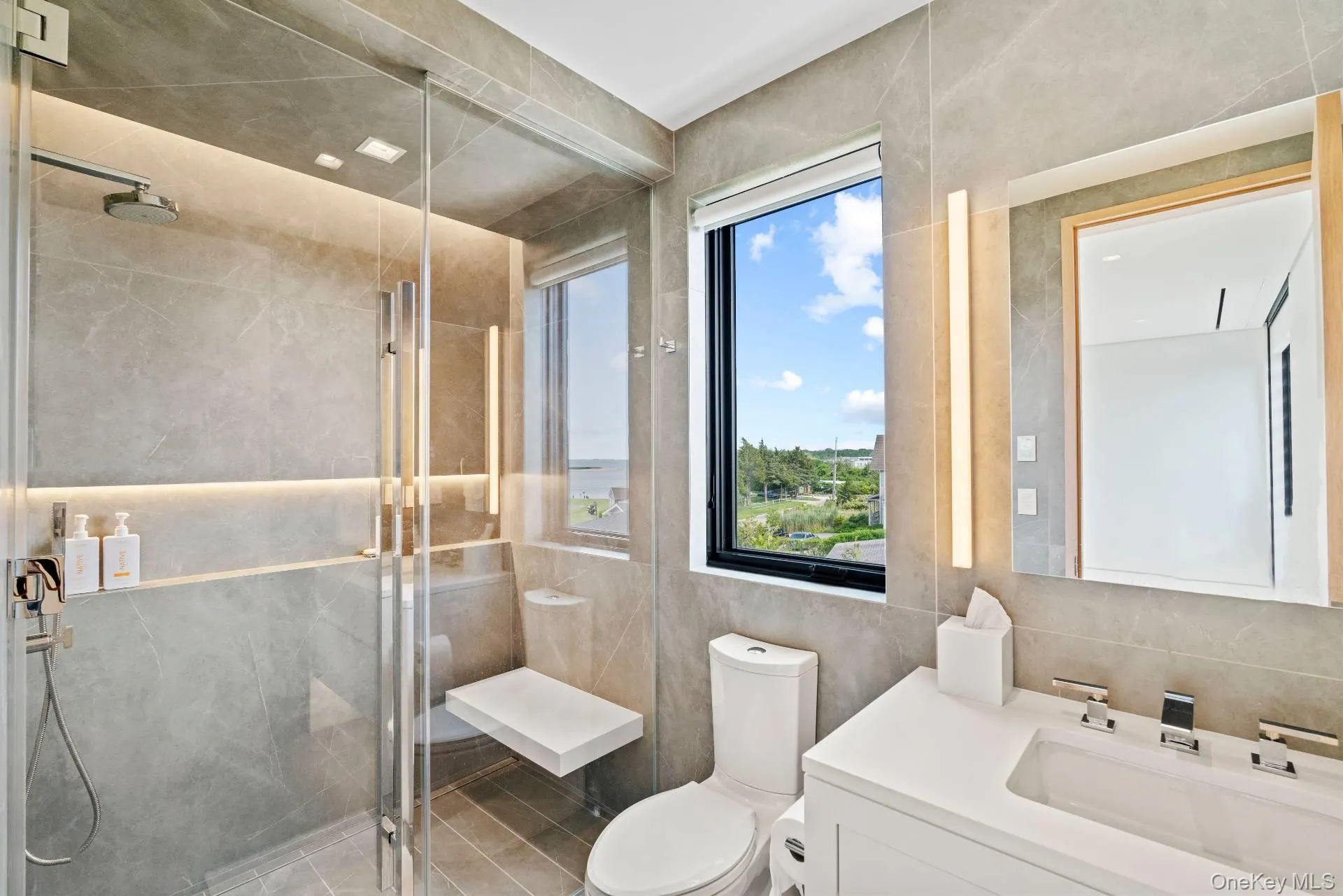 2 of 4.5 Resort Style Baths2 of 4.5 Resort Style Baths 2 of 4.5 Resort Style Baths2 of 4.5 Resort Style Baths