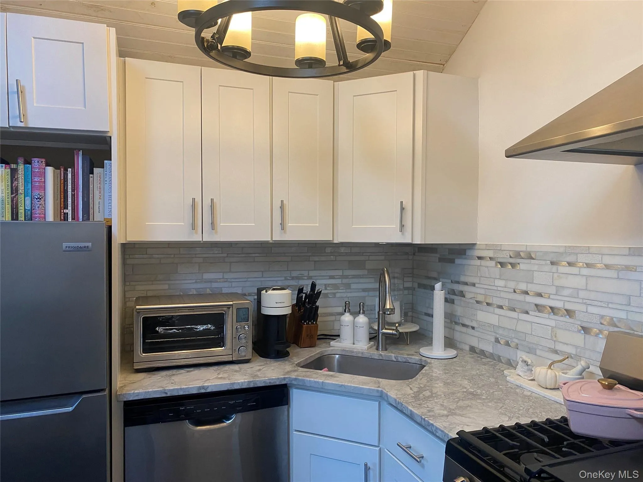 Stainless Refrig & Dishwasher, Gas Stove, Exquisite Tiled Backsplash Stainless Refrig & Dishwasher, Gas Stove, Exquisite Tiled Backsplash