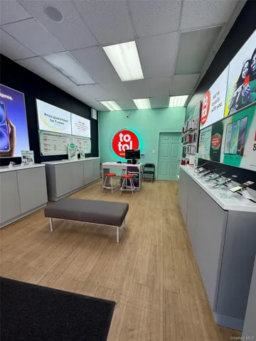 Miscellaneous room featuring a drop ceiling