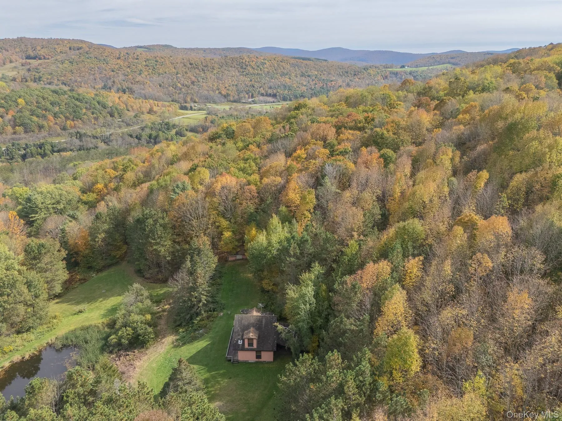 Aerial overview of property's location featuring a mountain backdrop Aerial overview of property's location featuring a mountain backdrop