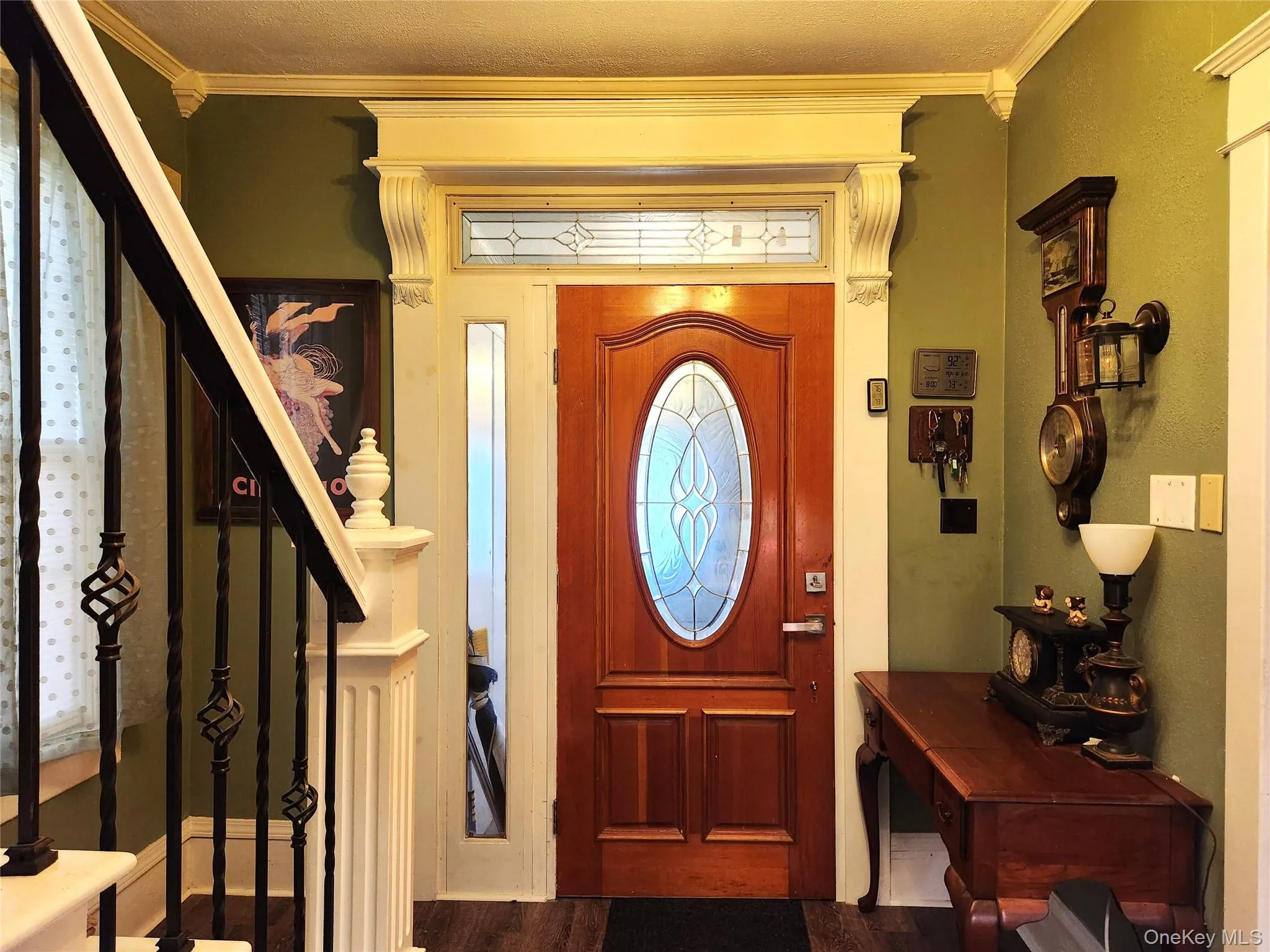 Foyer with door out to vestibule Foyer with door out to vestibule