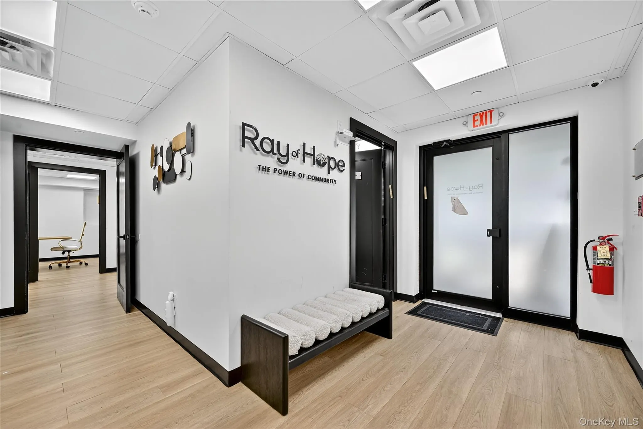 Lobby right off the main entrance Lobby right off the main entrance