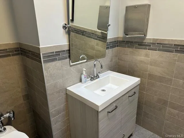 Men's Bathroom. Men's Bathroom.