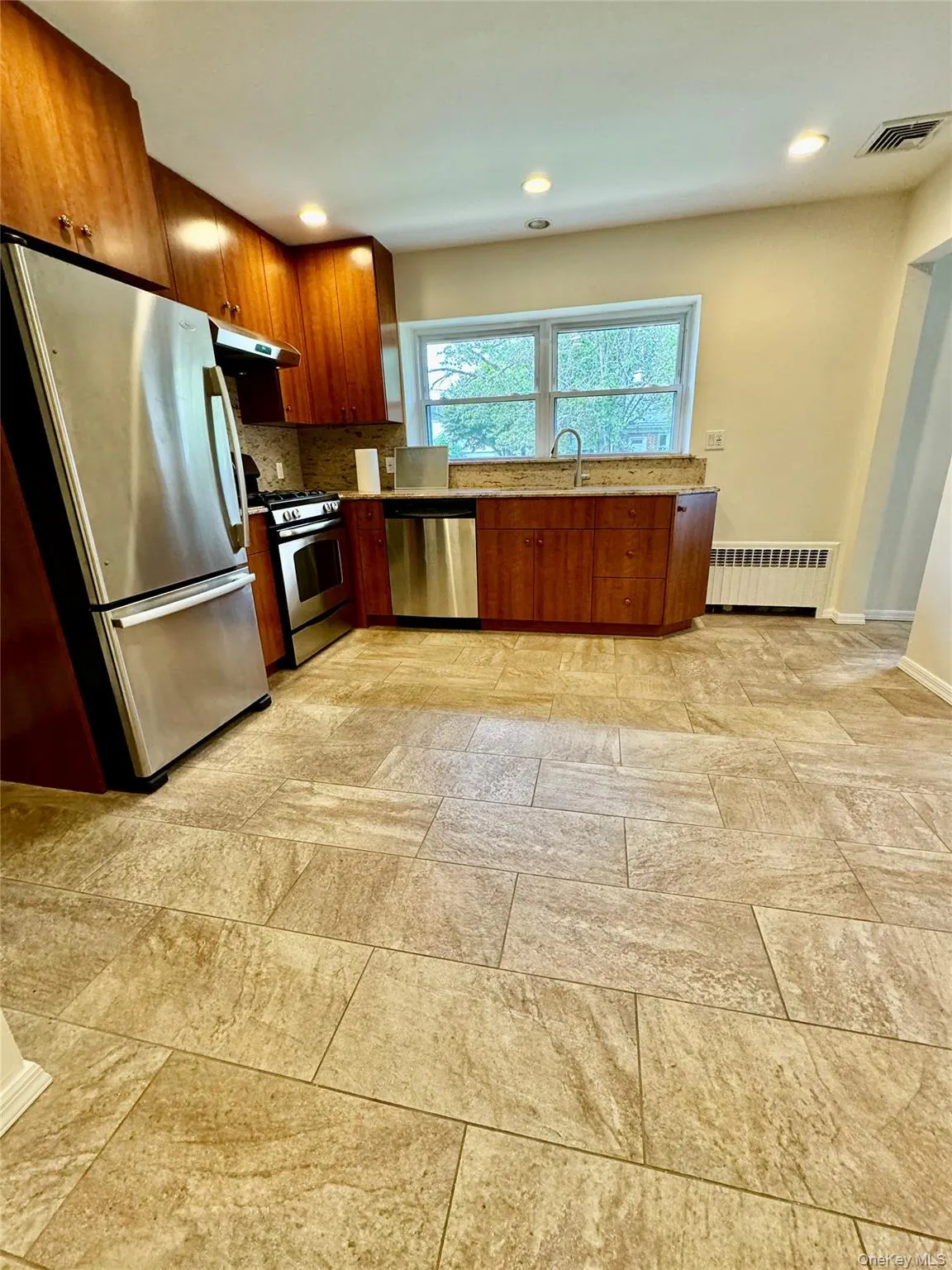 6 Highland Terrace, North Hempstead, NY, 3 Bedrooms Bedrooms, 6 Rooms Rooms,3 BathroomsBathrooms,Residential Lease,For Rent,Highland,0,921212 6 Highland Terrace, North Hempstead, NY, 3 Bedrooms Bedrooms, 6 Rooms Rooms,3 BathroomsBathrooms,Residential Lease,For Rent,Highland,0,921212