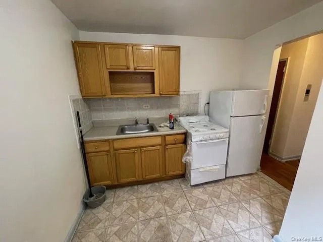 87-20 175th Street, New York, NY, 1 Bedroom Bedrooms, 4 Rooms Rooms,1 BathroomBathrooms,Residential Lease,For Rent,175th,0,921273 87-20 175th Street, New York, NY, 1 Bedroom Bedrooms, 4 Rooms Rooms,1 BathroomBathrooms,Residential Lease,For Rent,175th,0,921273