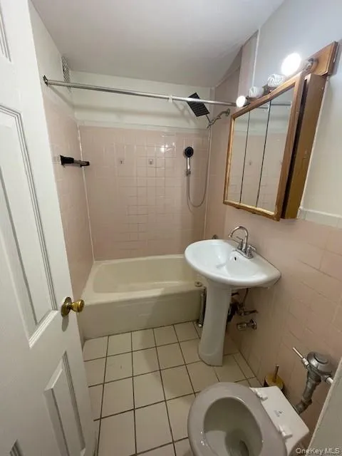 87-20 175th Street, New York, NY, 1 Bedroom Bedrooms, 4 Rooms Rooms,1 BathroomBathrooms,Residential Lease,For Rent,175th,0,921273 87-20 175th Street, New York, NY, 1 Bedroom Bedrooms, 4 Rooms Rooms,1 BathroomBathrooms,Residential Lease,For Rent,175th,0,921273