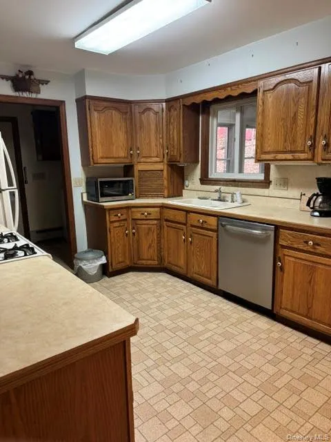 180 West Street, Warwick (town), NY, 2 Bedrooms Bedrooms, 6 Rooms Rooms,2 BathroomsBathrooms,Residential,For Rent,West,0,921356 180 West Street, Warwick (town), NY, 2 Bedrooms Bedrooms, 6 Rooms Rooms,2 BathroomsBathrooms,Residential,For Rent,West,0,921356