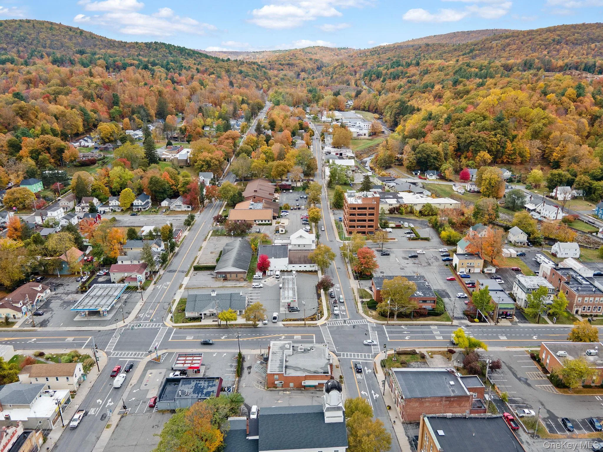 Bird's eye view of a mountain backdrop Bird's eye view of a mountain backdrop