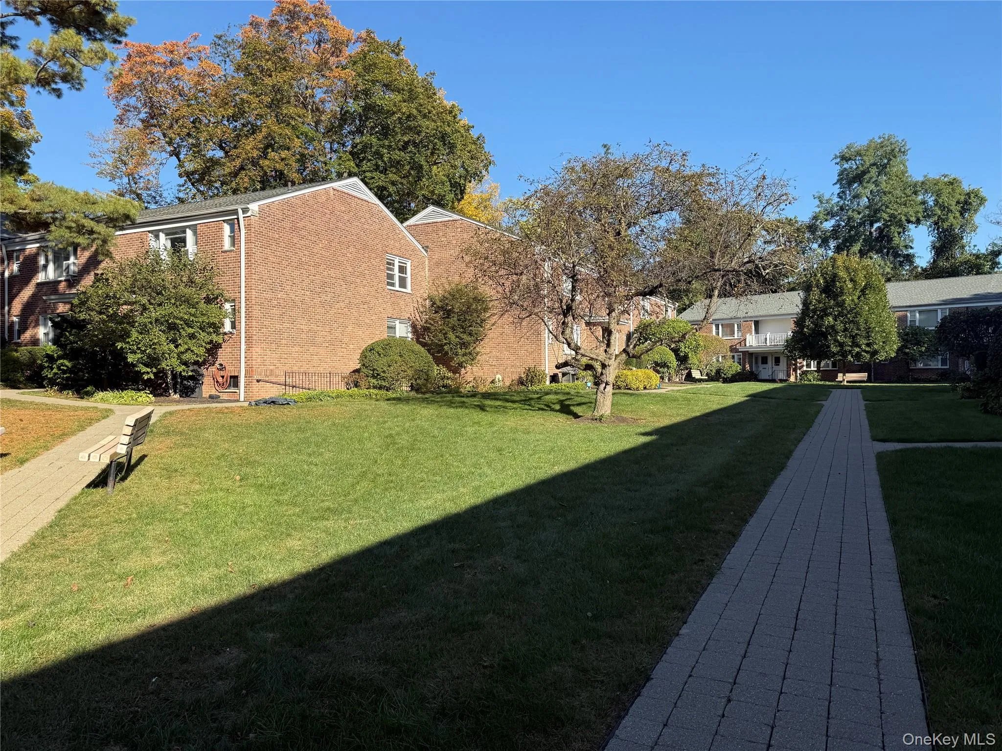Courtyard with benches and plantings Courtyard with benches and plantings