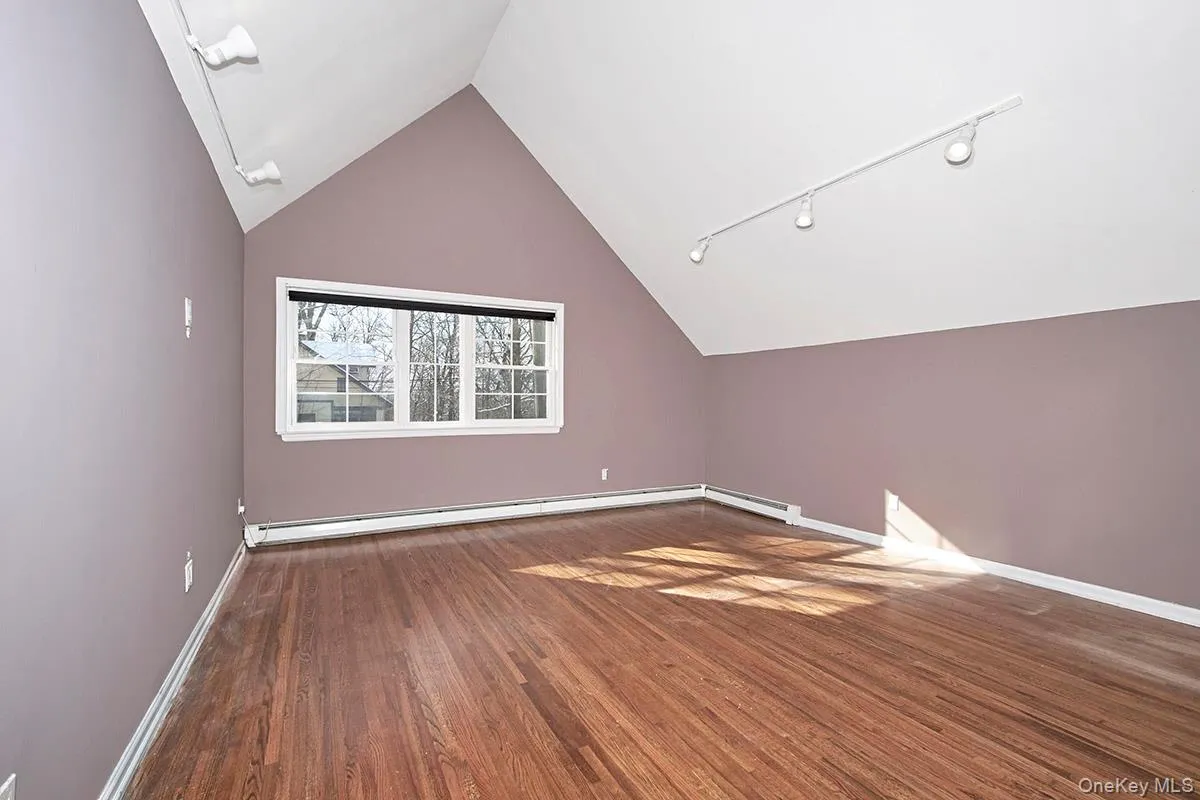 Spacious Living room with vaulted ceiling Spacious Living room with vaulted ceiling