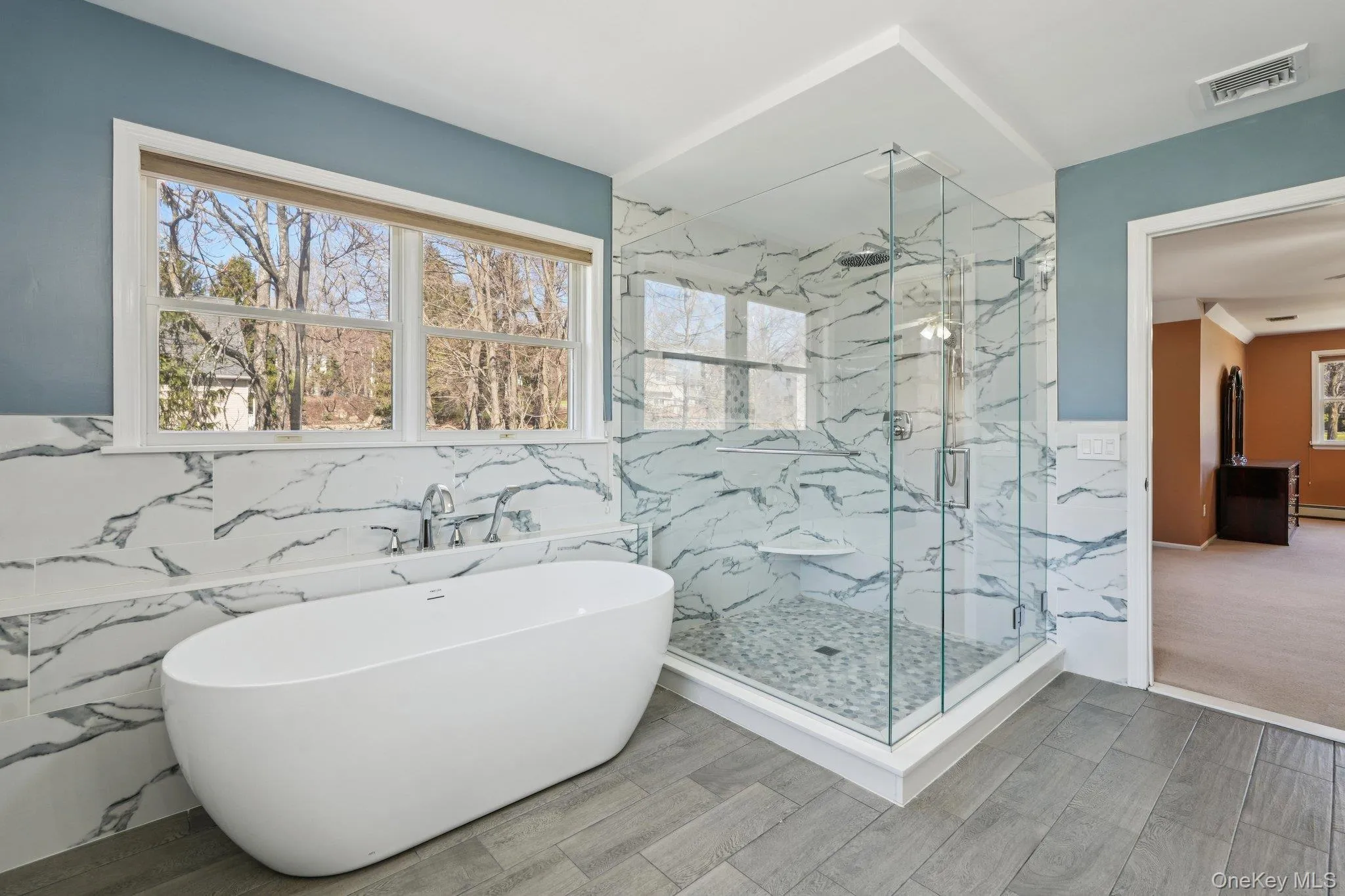 Walk-in rain head shower Walk-in rain head shower