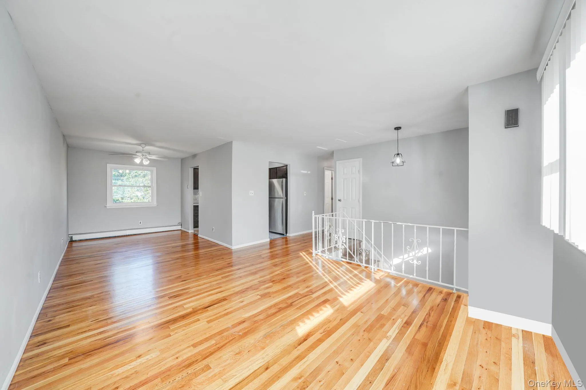 Formal LR with HW Floors, Open Flow to DR Formal LR with HW Floors, Open Flow to DR