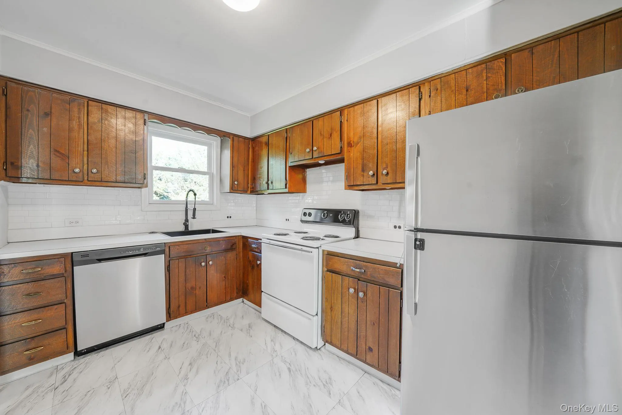 Kitchen with SS Fridge and Dishwasher, Electric Range Kitchen with SS Fridge and Dishwasher, Electric Range