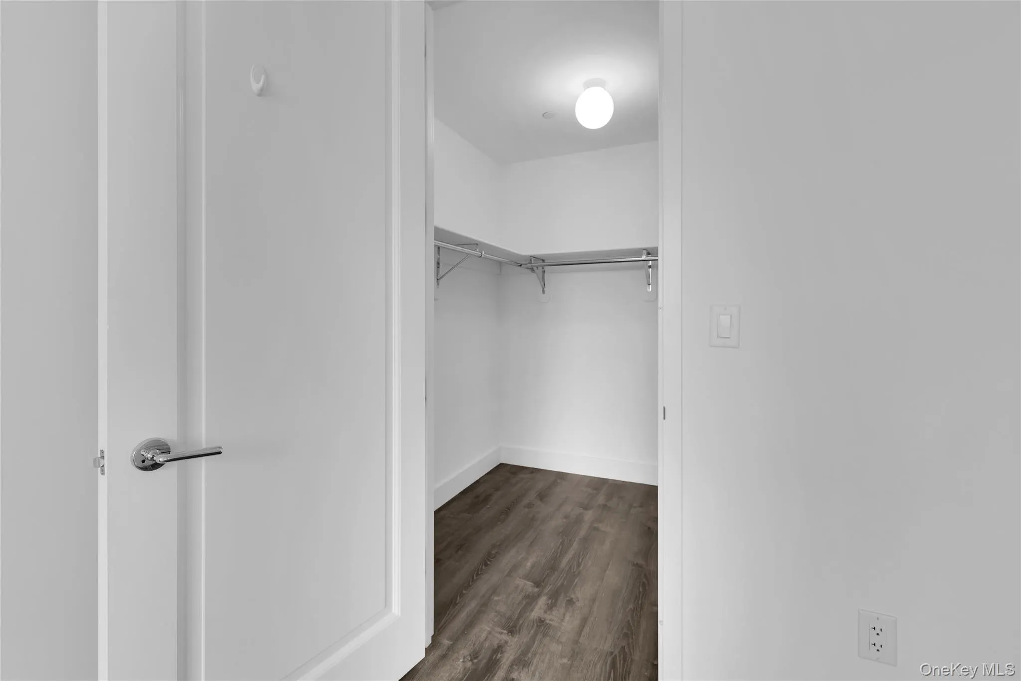 Primary bedroom En-suite walk-in closet Primary bedroom En-suite walk-in closet