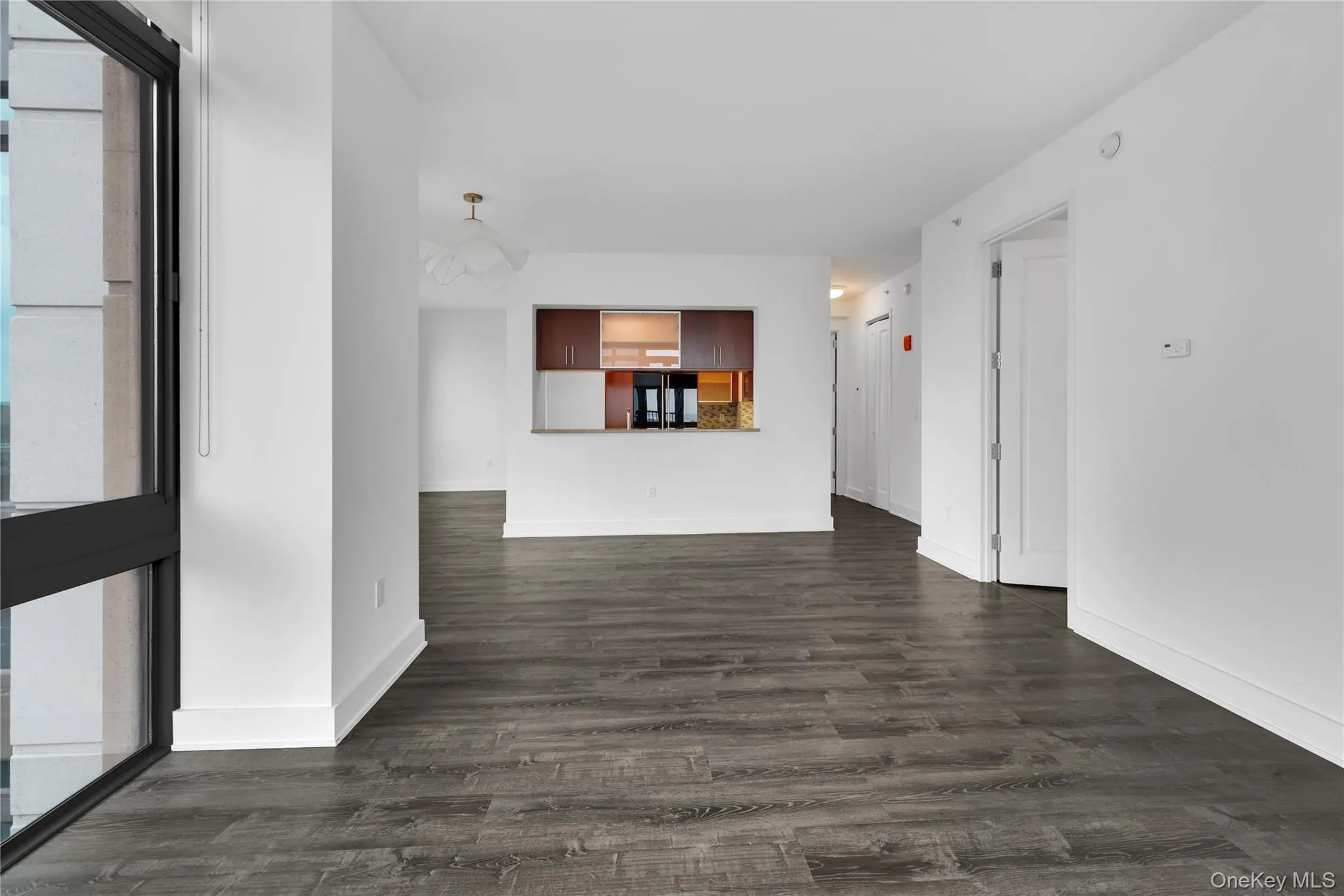 Unfurnished living room Unfurnished living room