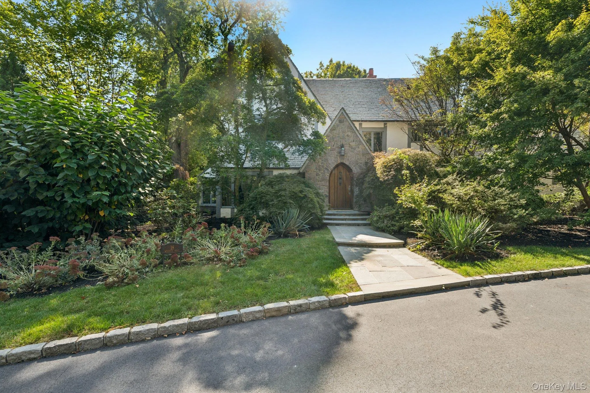 18 Heights Road, North Hempstead, NY, 5 Bedrooms Bedrooms, 16 Rooms Rooms,4 BathroomsBathrooms,Residential Lease,For Rent,Heights,0,921792 18 Heights Road, North Hempstead, NY, 5 Bedrooms Bedrooms, 16 Rooms Rooms,4 BathroomsBathrooms,Residential Lease,For Rent,Heights,0,921792