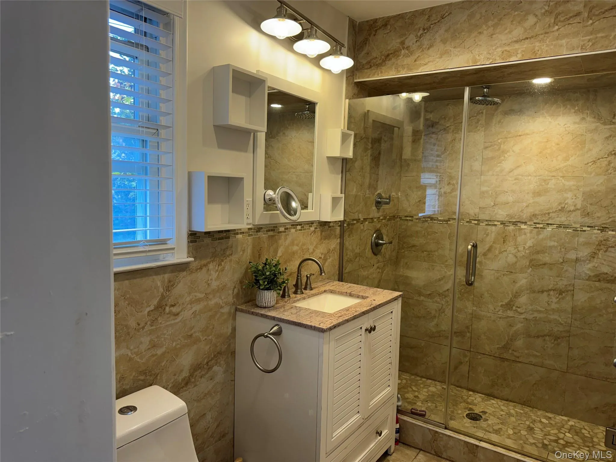 Full ensuite bathroom Full ensuite bathroom
