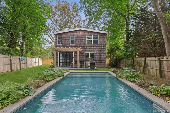 212 Lumber Ln, Southampton, New York 11932