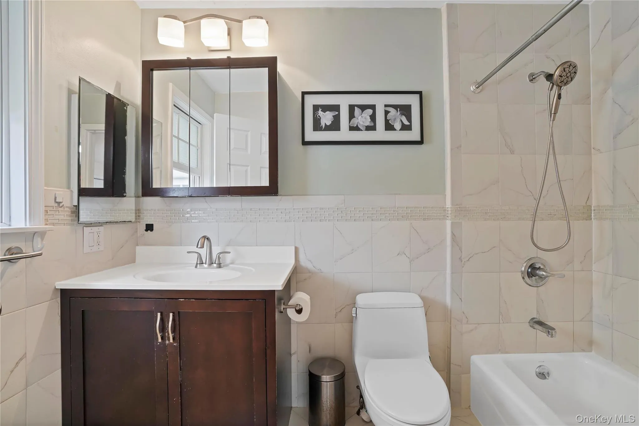 Full ensuite bathroom. Full ensuite bathroom.