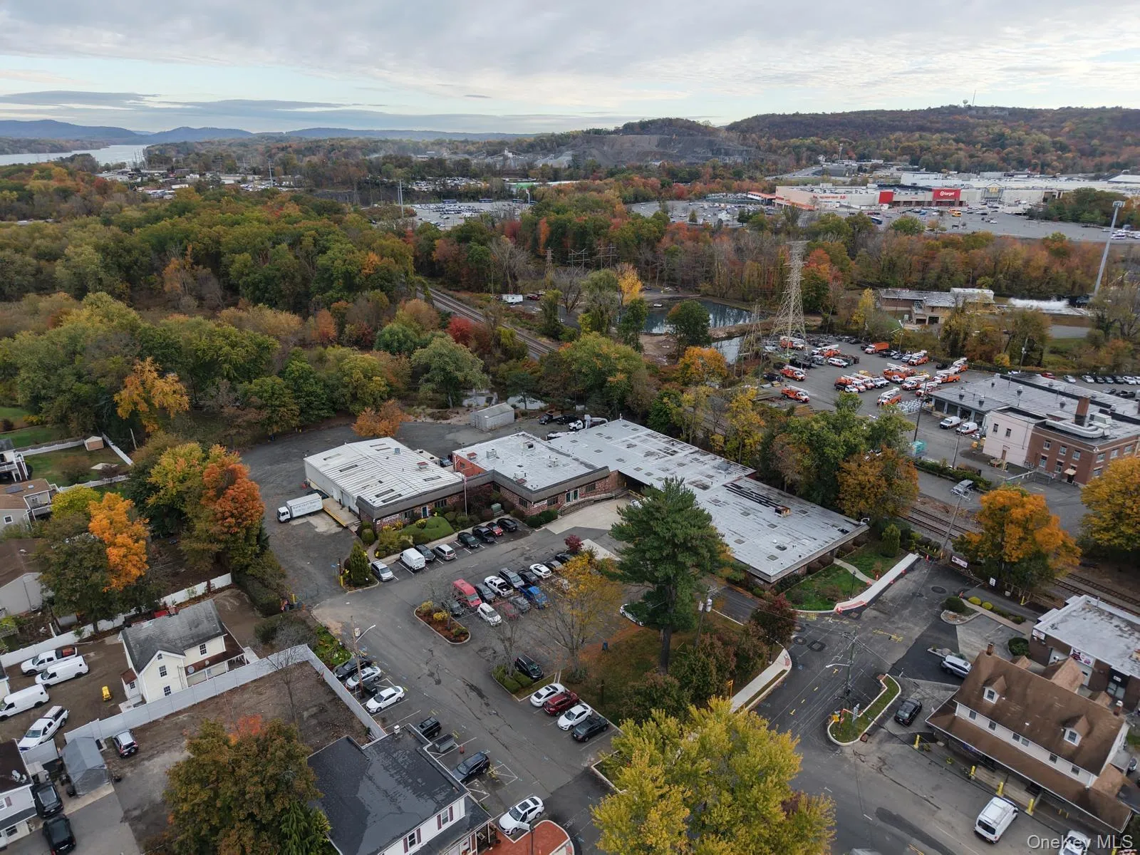 Bird's eye view of a mountain backdrop Bird's eye view of a mountain backdrop