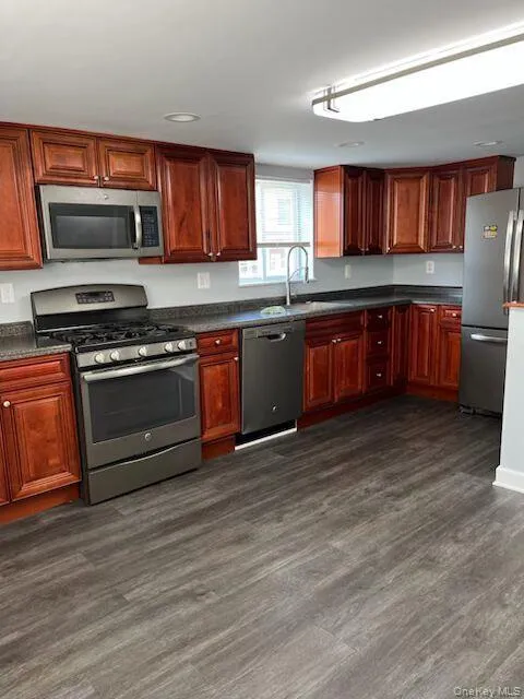 Featuring stainless steel appliances,cabinetry, pantry and wood flooring Featuring stainless steel appliances,cabinetry, pantry and wood flooring