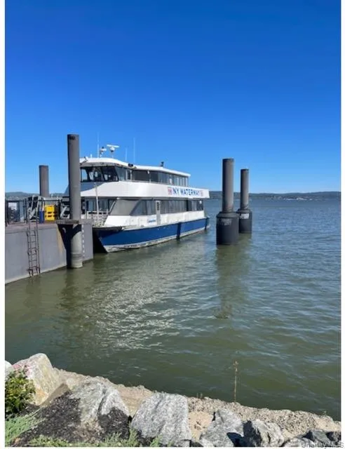 NY Waterway (FERRY)to and from Haverstraw Ossining to and from Metro North NY Waterway (FERRY)to and from Haverstraw Ossining to and from Metro North