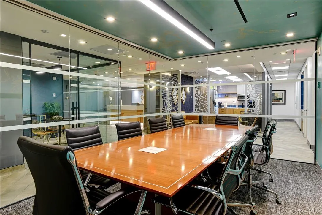 Large Conference Room Large Conference Room