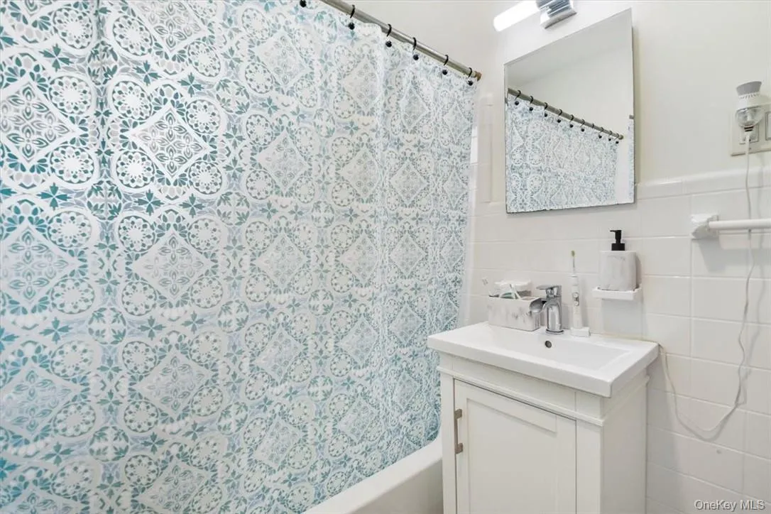 1 Bayview Avenue, New Rochelle, NY, 3 Bedrooms Bedrooms, 8 Rooms Rooms,2 BathroomsBathrooms,Residential Lease,Idx,Bayview,0,922402 1 Bayview Avenue, New Rochelle, NY, 3 Bedrooms Bedrooms, 8 Rooms Rooms,2 BathroomsBathrooms,Residential Lease,Idx,Bayview,0,922402