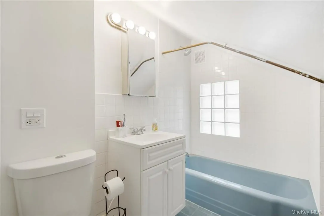 1 Bayview Avenue, New Rochelle, NY, 3 Bedrooms Bedrooms, 8 Rooms Rooms,2 BathroomsBathrooms,Residential Lease,Idx,Bayview,0,922402 1 Bayview Avenue, New Rochelle, NY, 3 Bedrooms Bedrooms, 8 Rooms Rooms,2 BathroomsBathrooms,Residential Lease,Idx,Bayview,0,922402